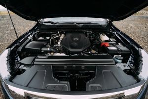 Nissan-Navara-Double-Cab_Blue_Iceland_Engine