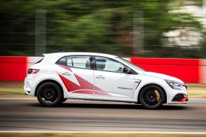 Renault-Megane-R.S.-Trophy-R-(7)