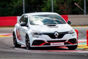 Renault-Megane-R.S.-Trophy-R-(9)