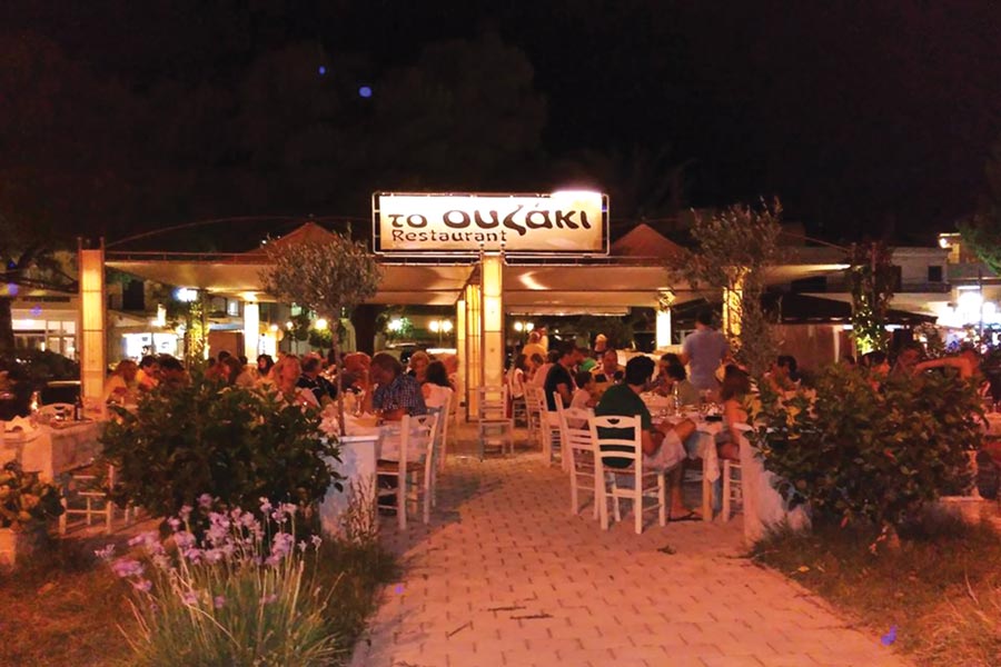 https://autogreeknews.gr/wp-content/uploads/2019/07/To_ouzaki_restaurant_porto-heli-5.jpg