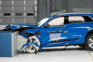 Audi-e-tron-crash-tests-IIHS-(2)