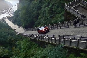 Range_Rover_Dragon_Challenge_2