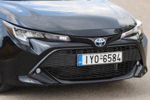 Toyota-Corolla-Hatchback-Hybrid-(35)