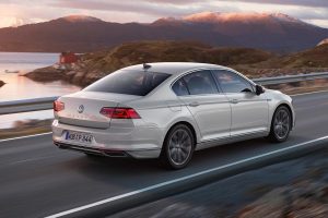 VW-Passat-GTE-(2)