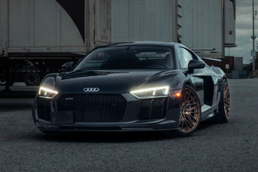 https://autogreeknews.gr/wp-content/uploads/2019/08/audi-r8-zantes-1.jpg
