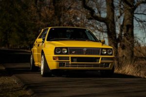 lancia delta giallo