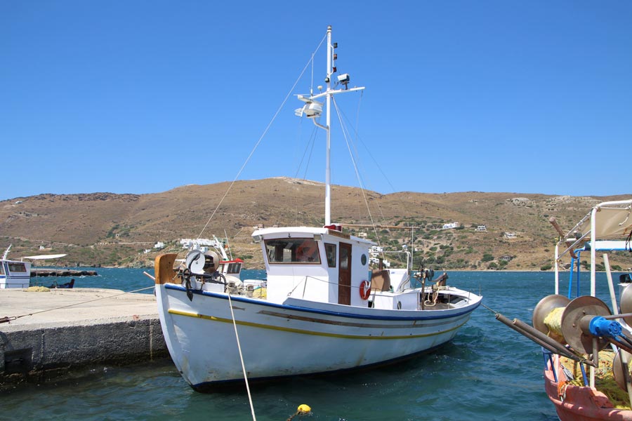 https://autogreeknews.gr/wp-content/uploads/2019/08/taverna-sails-andros-5.jpg
