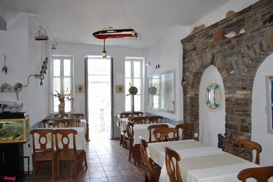 https://autogreeknews.gr/wp-content/uploads/2019/08/taverna-sails-andros-6.jpg