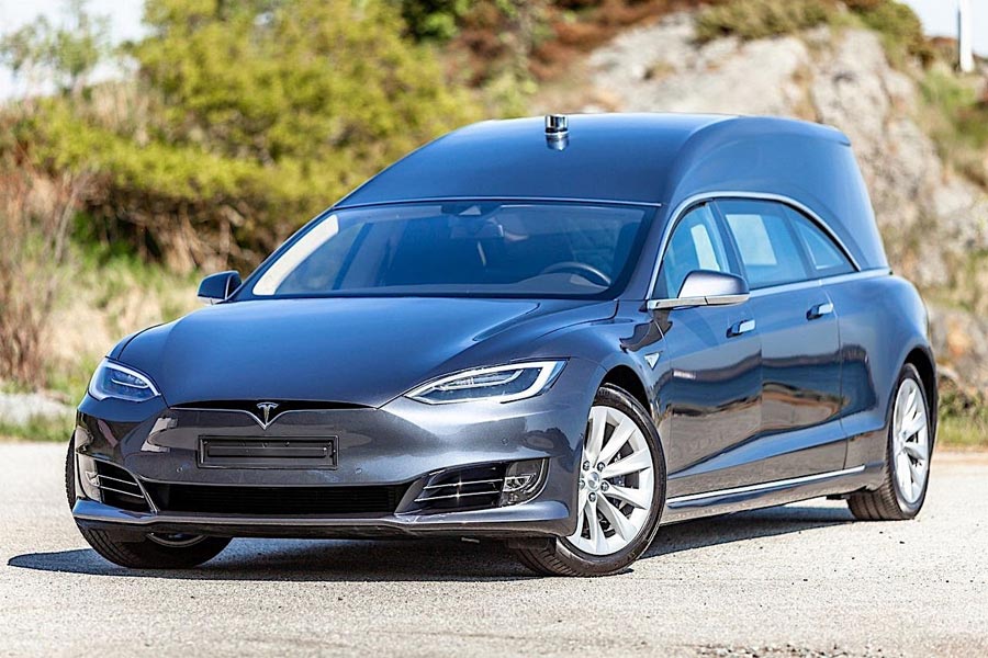 https://autogreeknews.gr/wp-content/uploads/2019/08/tesla-model-s-hearse-6.jpg