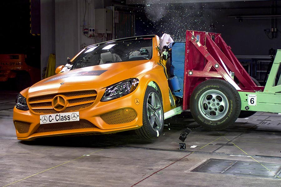 Mercedes-Benz: 60 χρόνια από το πρώτο crash test!