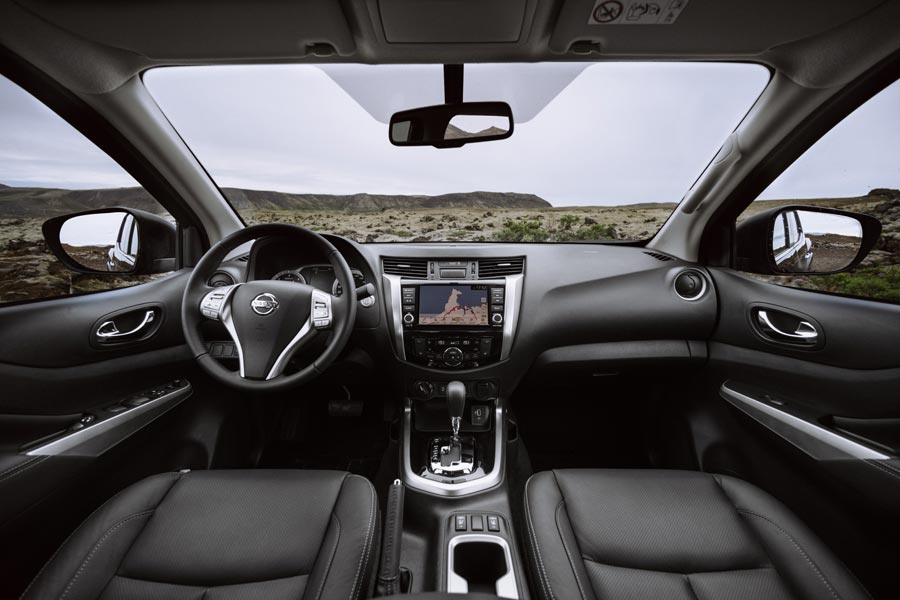 https://autogreeknews.gr/wp-content/uploads/2019/09/Nissan-Navara-Double-Cab_Blue_Iceland_Interior-1-source.jpg
