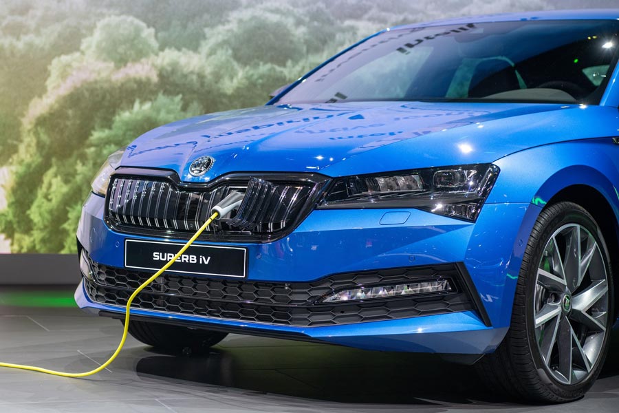 https://autogreeknews.gr/wp-content/uploads/2019/09/SKODA-SUPERB-iV_2-4.jpg