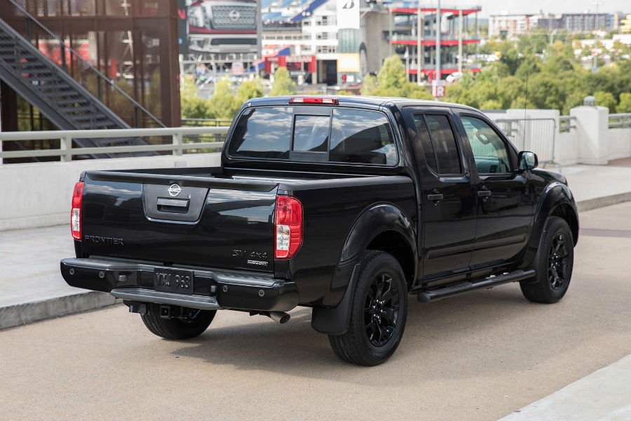 https://autogreeknews.gr/wp-content/uploads/2019/09/nissan-navara-midnight-edition2.jpg