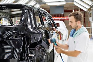 paint-shop-skoda-black-colour-worker-final