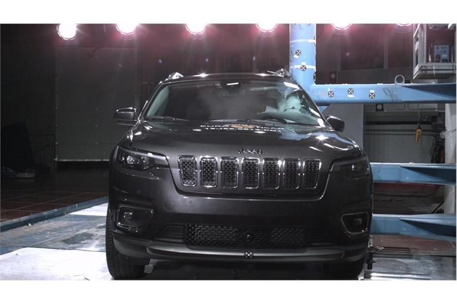 https://autogreeknews.gr/wp-content/uploads/2019/10/Jeep_Cherokee_1b.jpg