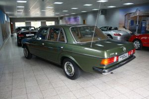 Mercedes 200 W123 (2)