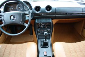 Mercedes 200 W123 (5)