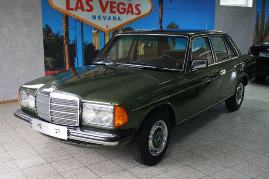 https://autogreeknews.gr/wp-content/uploads/2019/10/Mercedes-200-W123-9.jpg