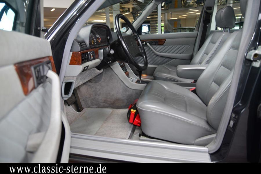 https://autogreeknews.gr/wp-content/uploads/2019/10/Mercedes-560-SE-2.jpg
