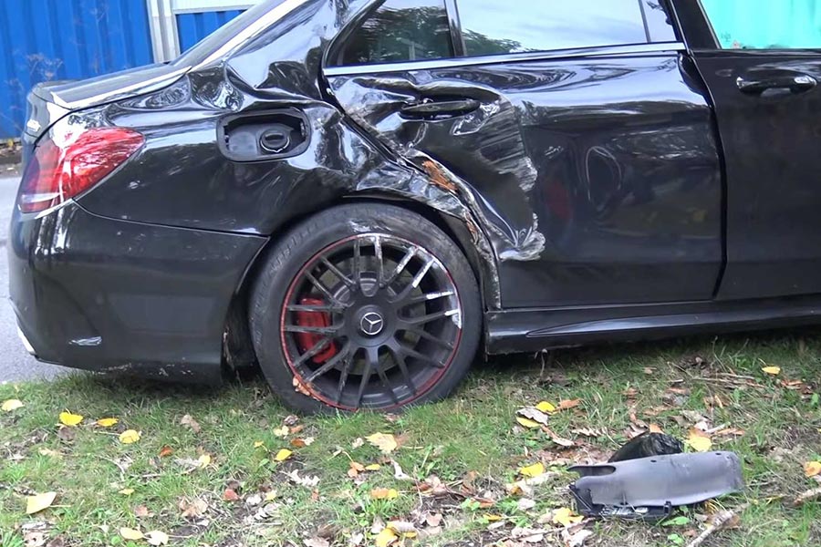 https://autogreeknews.gr/wp-content/uploads/2019/10/Mercedes-Crash_2.jpg