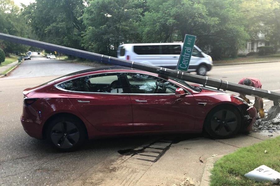 https://autogreeknews.gr/wp-content/uploads/2019/10/Tesla_Model_Kolona_2.jpg