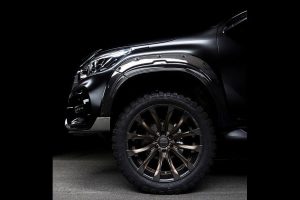 Toyota-Hilux-Wald-Black-Bison (5)