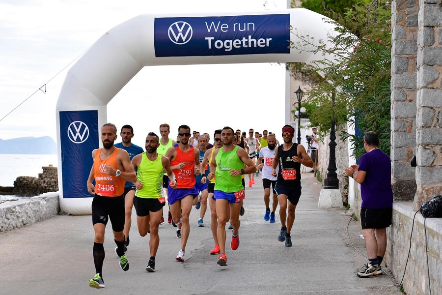 https://autogreeknews.gr/wp-content/uploads/2019/10/VOLKSWAGEN-SPETSES-MINI-MARATHON-2019-ΓΙΩΡΓΟΣ-ΛΟΥΦΕΚΗΣ.jpg