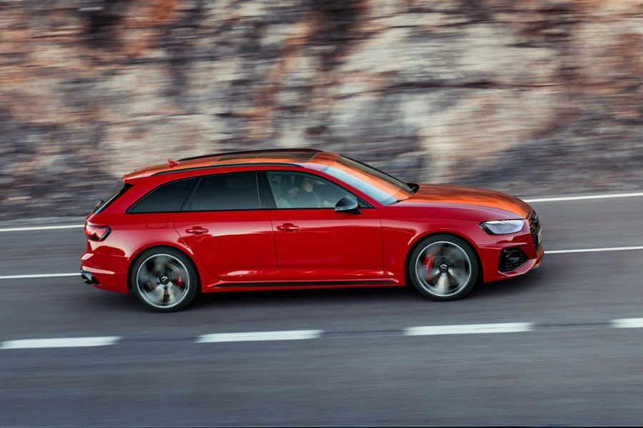 https://autogreeknews.gr/wp-content/uploads/2019/10/audi-rs4-avant4.jpg