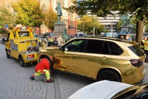 gold-bmw-x5