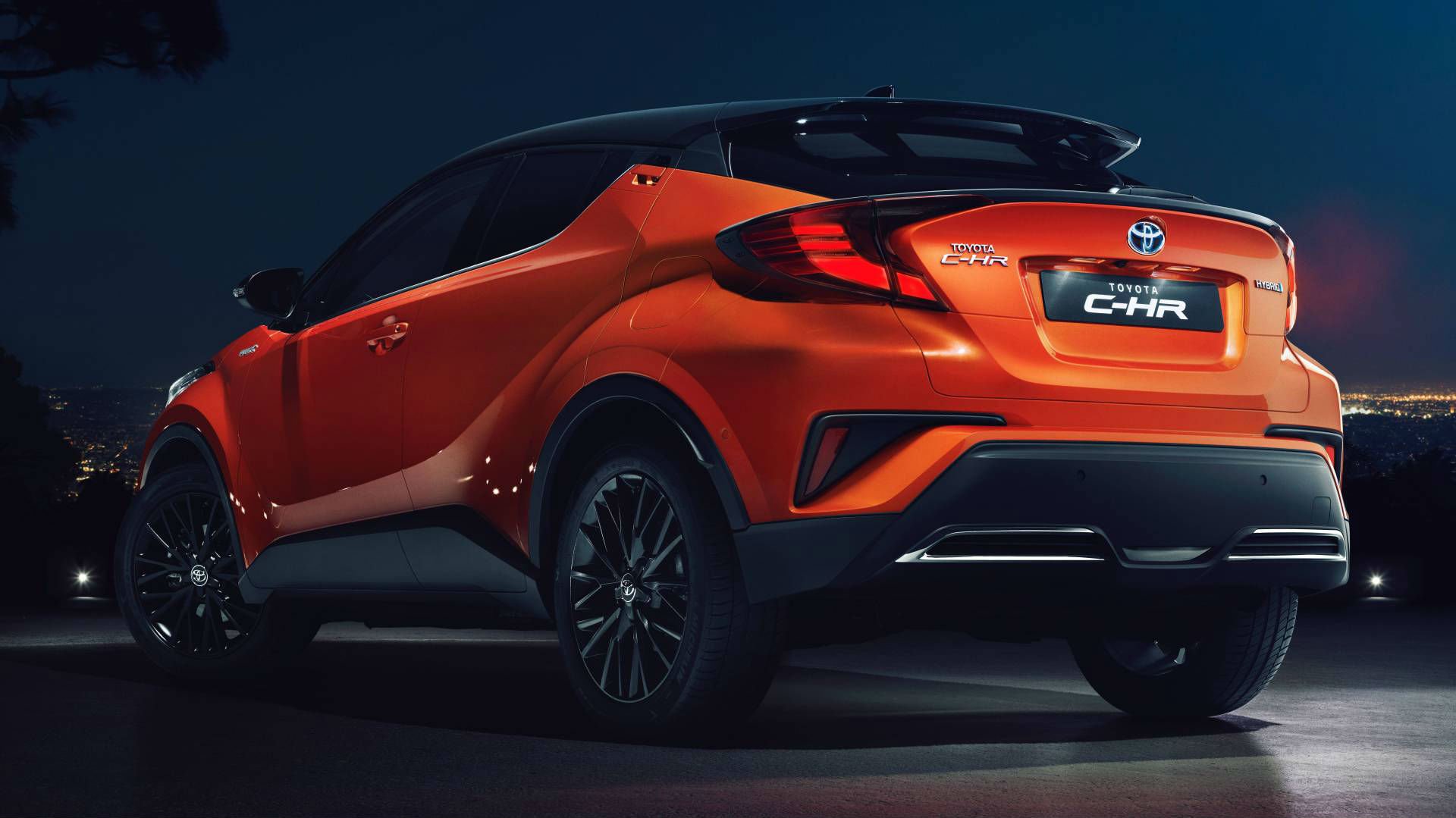 https://autogreeknews.gr/wp-content/uploads/2019/10/toyota-c-hr-new4.jpg