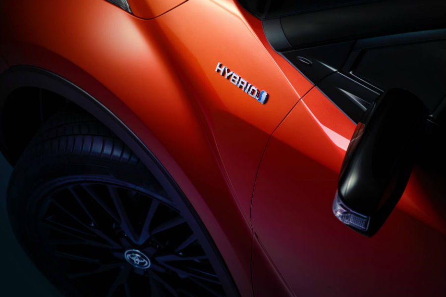 https://autogreeknews.gr/wp-content/uploads/2019/10/toyota-c-hr-new5.jpg
