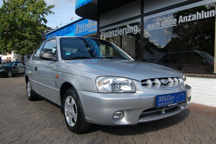 https://autogreeknews.gr/wp-content/uploads/2019/11/Hyundai-Accent-2001-1.jpg