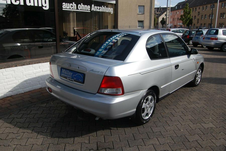 https://autogreeknews.gr/wp-content/uploads/2019/11/Hyundai-Accent-2001-2.jpg