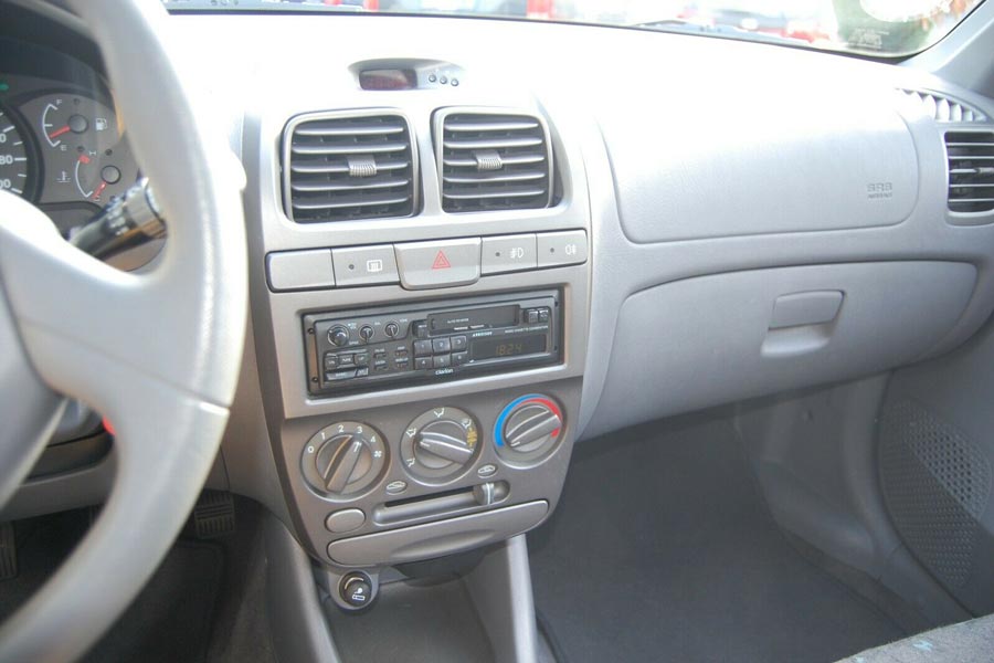 https://autogreeknews.gr/wp-content/uploads/2019/11/Hyundai-Accent-2001-6.jpg