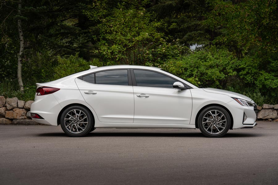 https://autogreeknews.gr/wp-content/uploads/2019/11/Hyundai-Elantra-2019-9.jpg