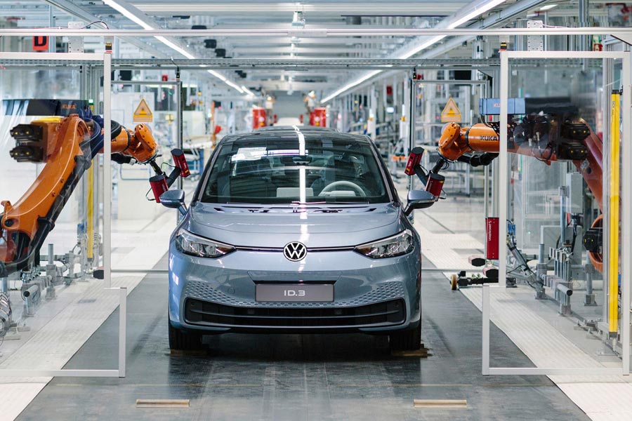 https://autogreeknews.gr/wp-content/uploads/2019/11/VW-ID.3-production-1.jpg