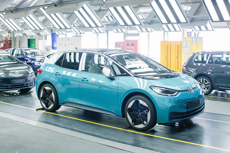 https://autogreeknews.gr/wp-content/uploads/2019/11/VW-ID.3-production-6.jpg