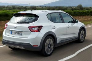 dacia sandero hybrid2