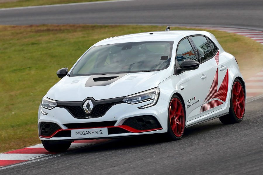 https://autogreeknews.gr/wp-content/uploads/2019/11/renault-megane-suzuka.jpg
