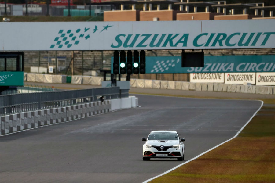https://autogreeknews.gr/wp-content/uploads/2019/11/renault-megane-suzuka2.jpg
