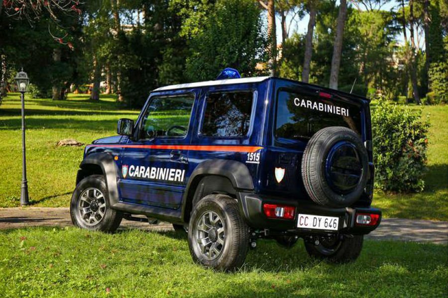 https://autogreeknews.gr/wp-content/uploads/2019/11/suzuki-jimny-carabinieri3.jpg