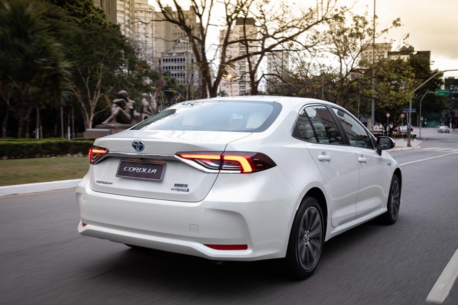 https://autogreeknews.gr/wp-content/uploads/2019/11/toyota_corolla_hibrido_5.jpg
