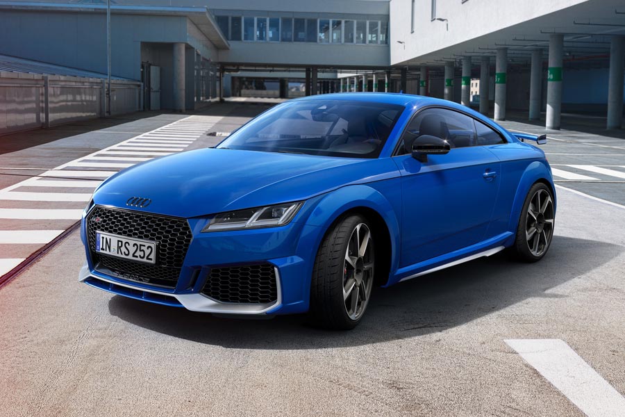 https://autogreeknews.gr/wp-content/uploads/2019/12/25-years-of-Audi-RS-anniversary-package-1.jpg