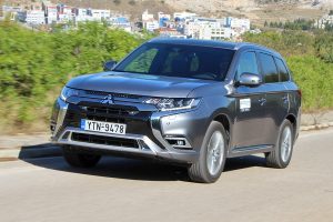 Mitsubishi Outlander PHEV (1)