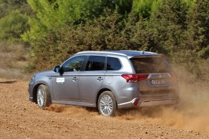Mitsubishi Outlander PHEV (10)