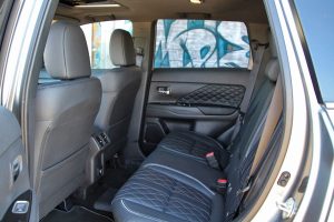 Mitsubishi Outlander PHEV (11)