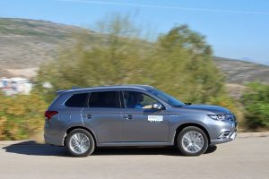 Mitsubishi Outlander PHEV (2)
