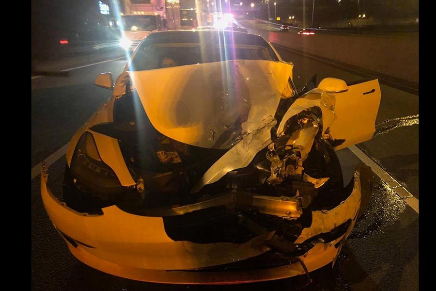 https://autogreeknews.gr/wp-content/uploads/2019/12/Model3Crash_2.jpg