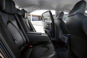 Toyota-Camry-Hybrid-(6)