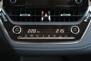 Toyota Corolla Sedan Hybrid (13)